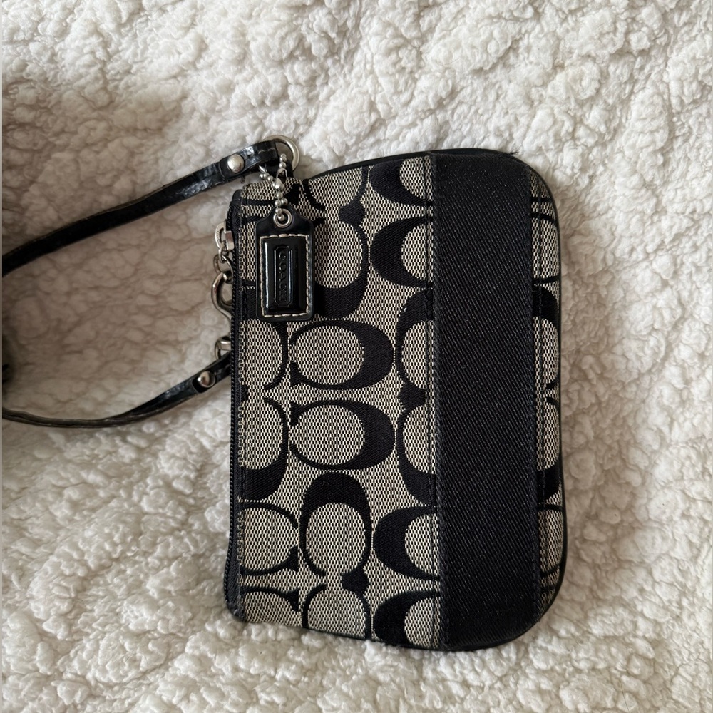 Vintage Coach Signature Monogrammed Wristlet in Black Cs Canvas & Black Leather - Picture 8 of 12